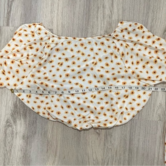 NWT WeWoreWhat Yellow Daisy Floral Long Sleeve Crop Top Elastic Hem Size XL - Picture 3 of 10